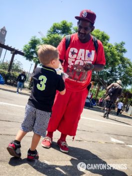 Delivery of "Generosity Bags" to Downtown San Diego. Bags were made from students of EBS Elementary School. http://www.linneamiller.com/we-have-heart/